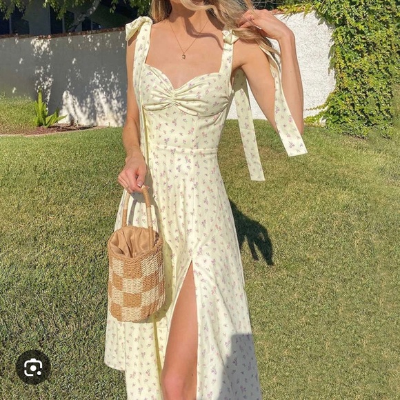 Yellow Midi Floral Dress
Size: Large
Brand: Shein
Condition: Unworn/New - Picture 1 of 2